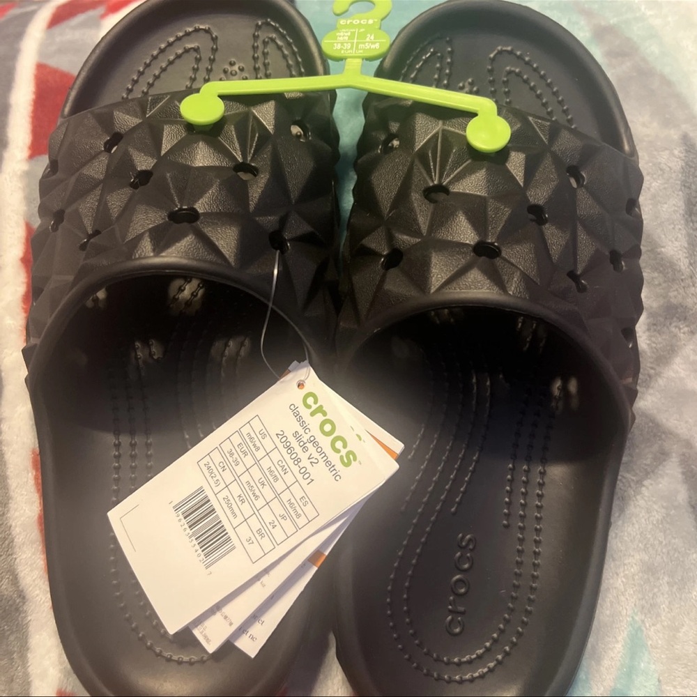 CROCS CLASSIC GEOMETRIC V2 Slide NEW Mens/Womens Sandal Size 6M/8W NWT